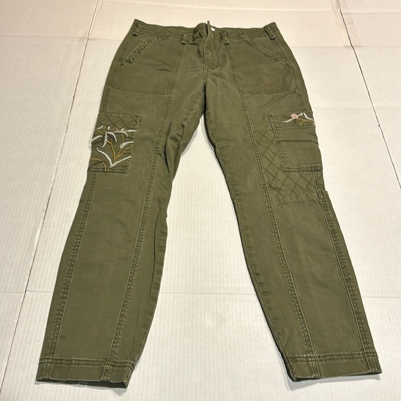 Anthropologie camo olive green pants w flower design on 2 pockets zipper front - Picture 1 of 11